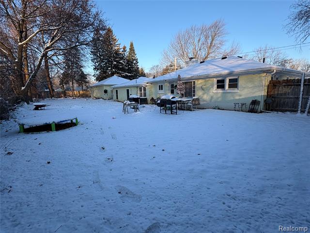 Builiding view sixteen for 2374 Bradford Drive, Flint, MI. 48507