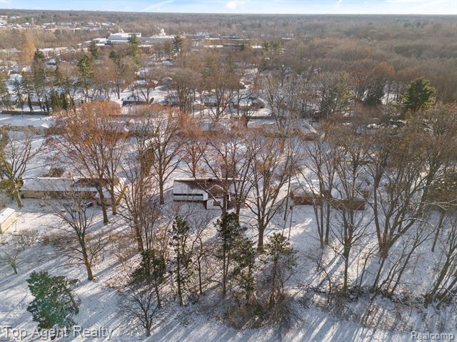 Builiding view forty one for 25216 Muerland, Southfield, MI. 48033