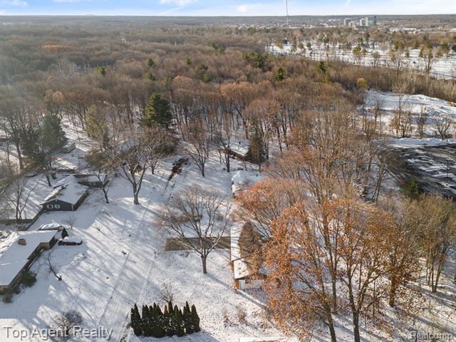 Builiding view forty two for 25216 Muerland, Southfield, MI. 48033