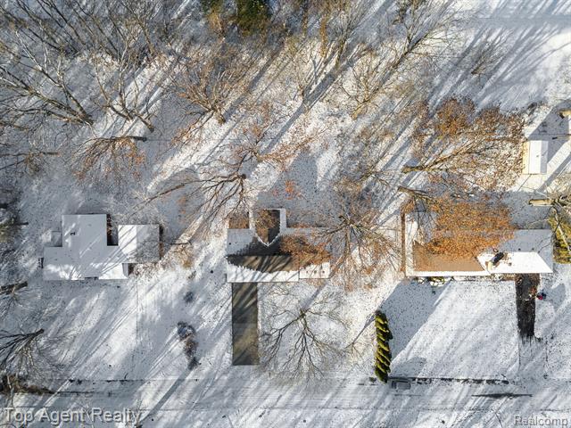 Builiding view forty for 25216 Muerland, Southfield, MI. 48033