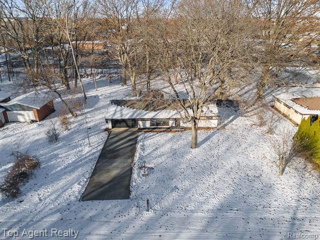 Builiding view thirty five for 25216 Muerland, Southfield, MI. 48033