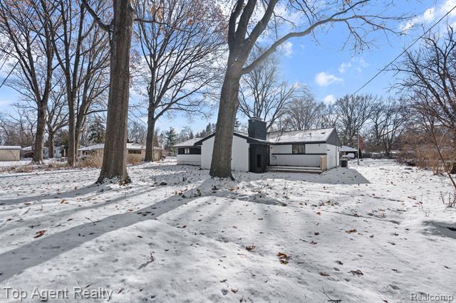 Builiding view thirty four for 25216 Muerland, Southfield, MI. 48033