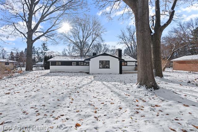 Builiding view thirty two for 25216 Muerland, Southfield, MI. 48033