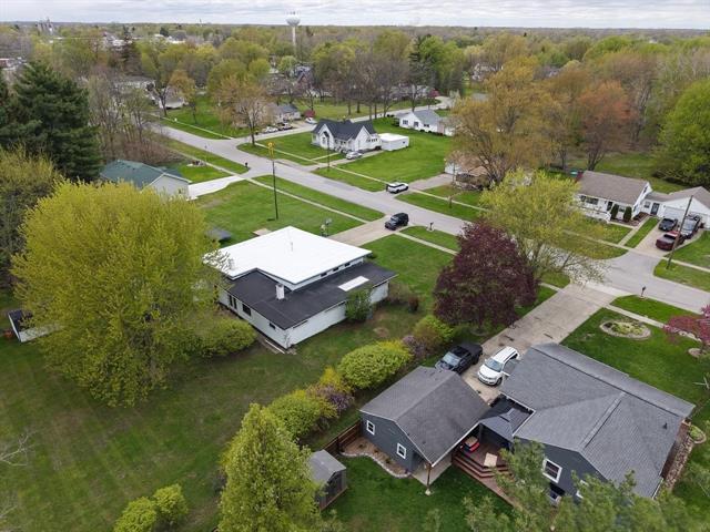Builiding view eight for 710 Broad, Chesaning, MI. 48616