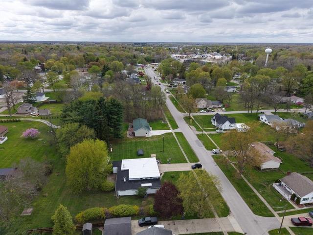 Builiding view nine for 710 Broad, Chesaning, MI. 48616