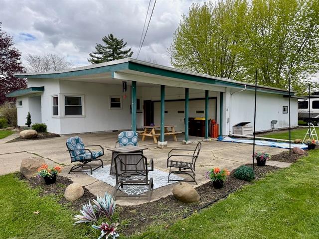 Builiding view ten for 710 Broad, Chesaning, MI. 48616
