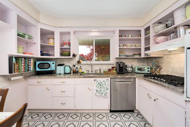 Builiding view twelve for 14420 Vernon, Oak Park, MI. 48237