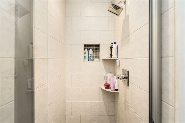 Builiding view twenty nine for 14420 Vernon, Oak Park, MI. 48237