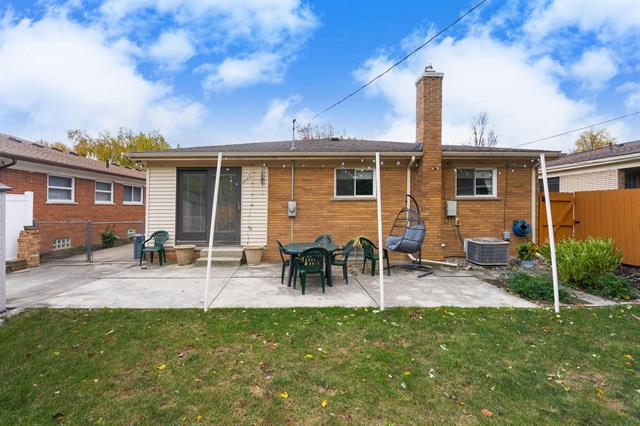 Builiding view two for 14420 Vernon, Oak Park, MI. 48237