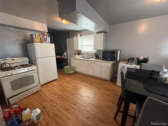 Builiding view six for 4194 Algonquin, Detroit, MI. 48215