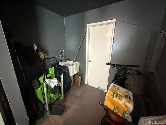 Builiding view thirteen for 4194 Algonquin, Detroit, MI. 48215