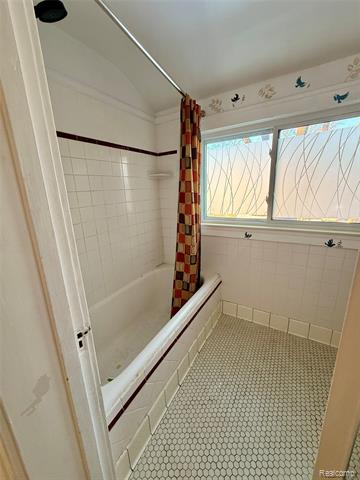 Builiding view fifteen for 630 Buckingham Avenue, Flint, MI. 48507