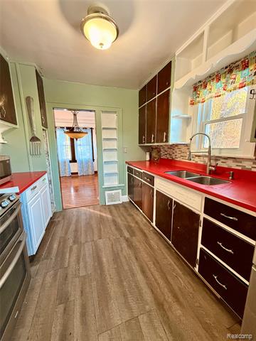 Builiding view nine for 630 Buckingham Avenue, Flint, MI. 48507