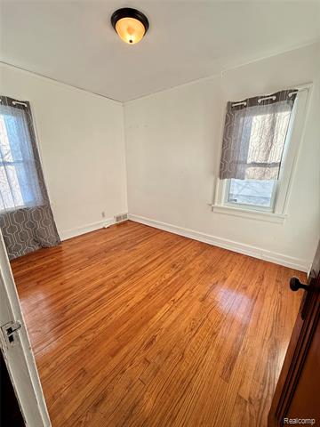 Builiding view thirteen for 630 Buckingham Avenue, Flint, MI. 48507