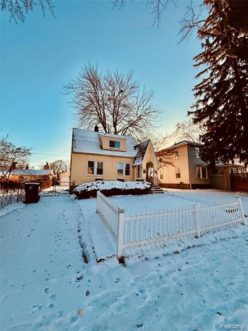 Builiding view three for 630 Buckingham Avenue, Flint, MI. 48507