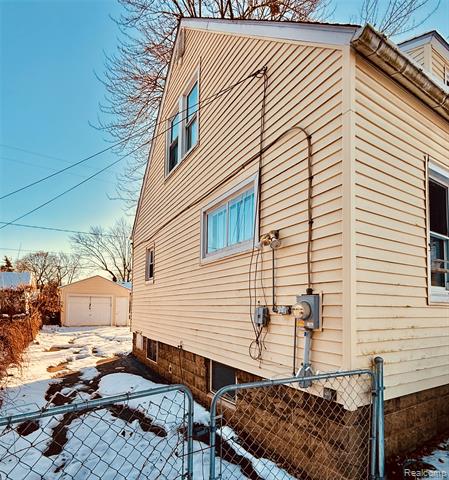 Builiding view twenty four for 630 Buckingham Avenue, Flint, MI. 48507