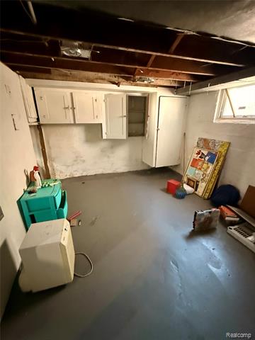 Builiding view twenty one for 630 Buckingham Avenue, Flint, MI. 48507