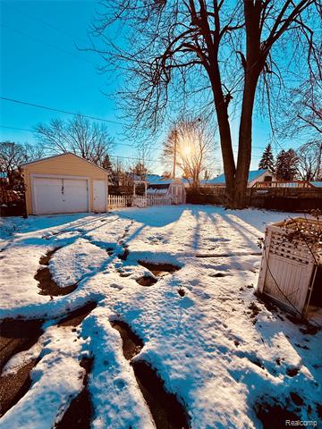 Builiding view twenty three for 630 Buckingham Avenue, Flint, MI. 48507