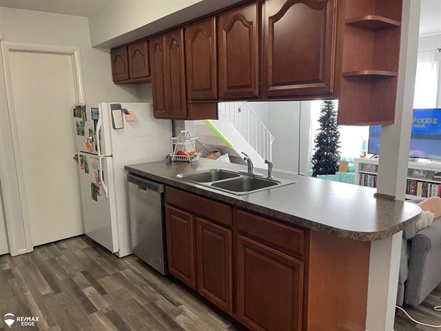 Builiding view three for 9469 Parkwood, Davison, MI. 48423