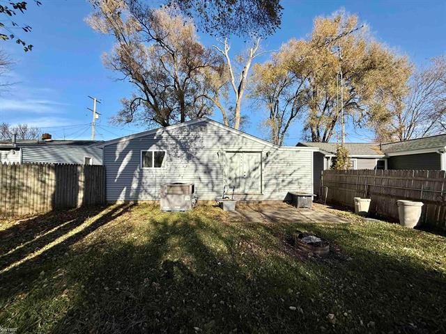 Builiding view four for 1186 Decamp Street, Burton, MI. 48529