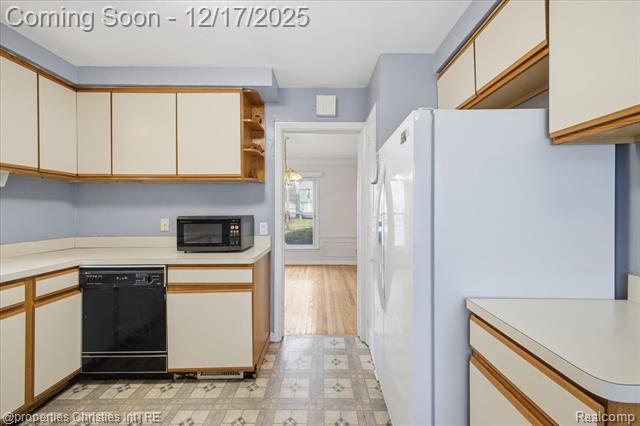 Builiding view eighteen for 18945 Littlefield, Detroit, MI. 48235