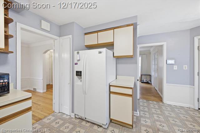 Builiding view fifteen for 18945 Littlefield, Detroit, MI. 48235