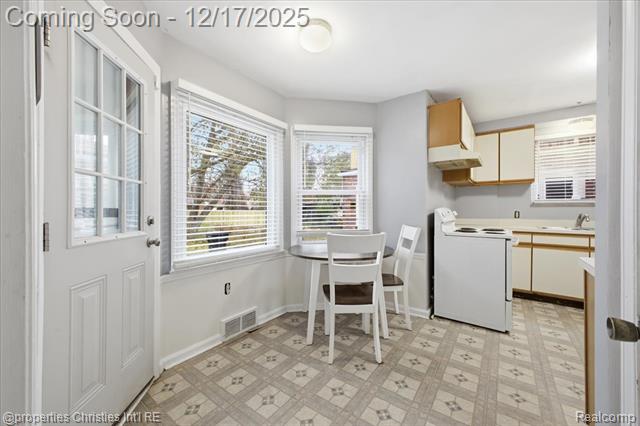 Builiding view seventeen for 18945 Littlefield, Detroit, MI. 48235