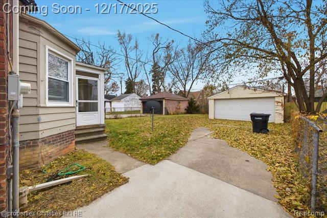 Builiding view thirty five for 18945 Littlefield, Detroit, MI. 48235