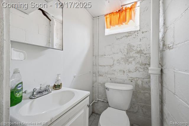 Builiding view thirty four for 18945 Littlefield, Detroit, MI. 48235