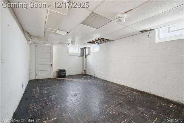 Builiding view thirty one for 18945 Littlefield, Detroit, MI. 48235