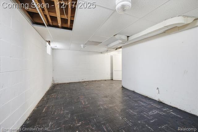 Builiding view thirty two for 18945 Littlefield, Detroit, MI. 48235