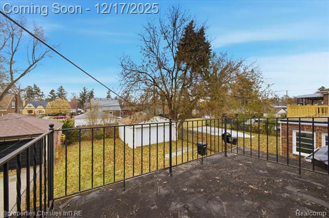 Builiding view twenty seven for 18945 Littlefield, Detroit, MI. 48235