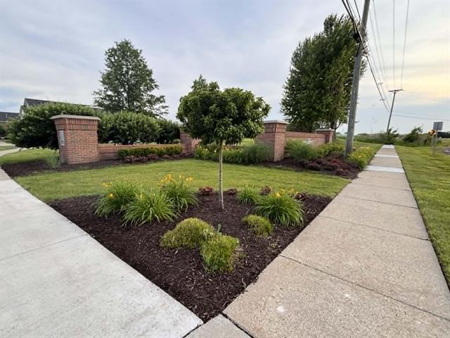 Builiding view sixty for 51713 Adler Park Dr W, New Baltimore, MI. 48051