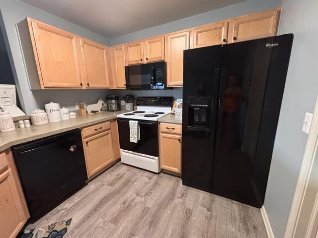 Builiding view thirty one for 51713 Adler Park Dr W, New Baltimore, MI. 48051