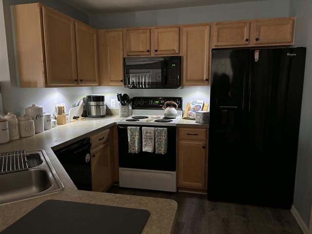 Builiding view thirty three for 51713 Adler Park Dr W, New Baltimore, MI. 48051