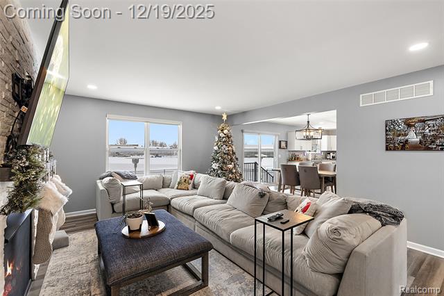 Builiding view eight for 51336 Times Square, Utica, MI. 48315