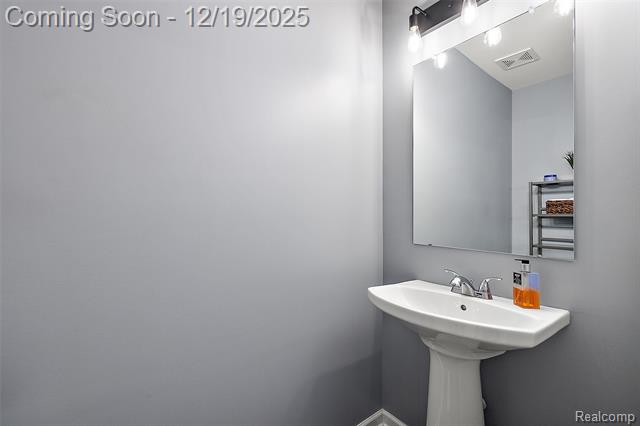 Builiding view eighteen for 51336 Times Square, Utica, MI. 48315