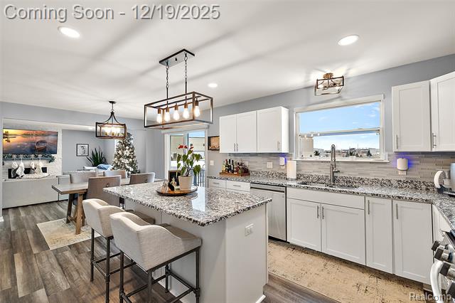 Builiding view fifteen for 51336 Times Square, Utica, MI. 48315