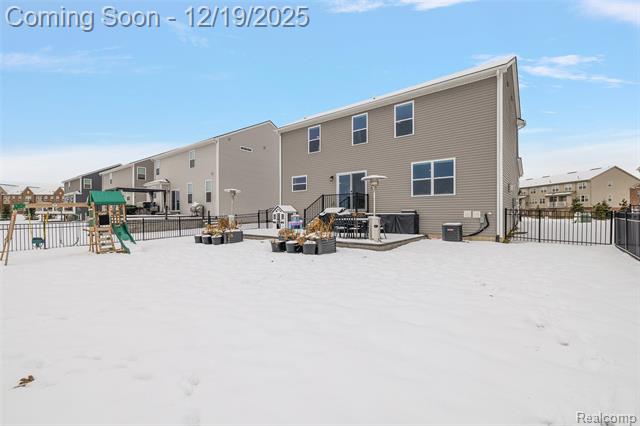 Builiding view forty two for 51336 Times Square, Utica, MI. 48315