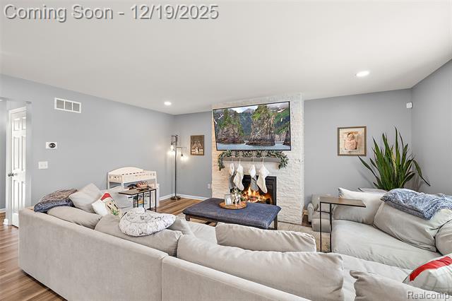 Builiding view seven for 51336 Times Square, Utica, MI. 48315