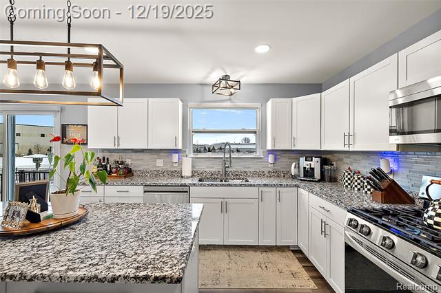 Builiding view sixteen for 51336 Times Square, Utica, MI. 48315