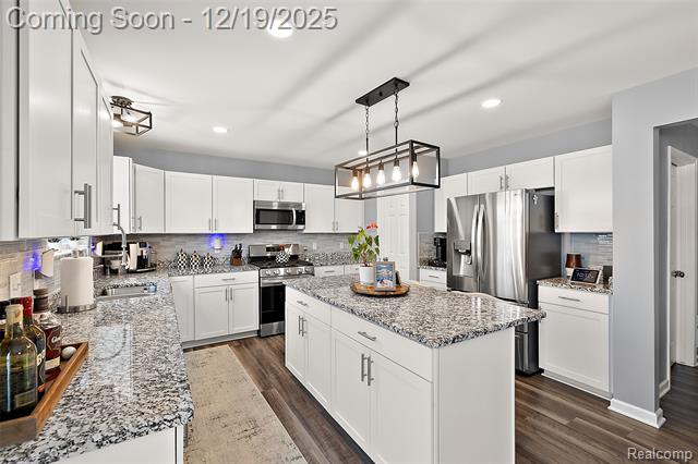 Builiding view thirteen for 51336 Times Square, Utica, MI. 48315