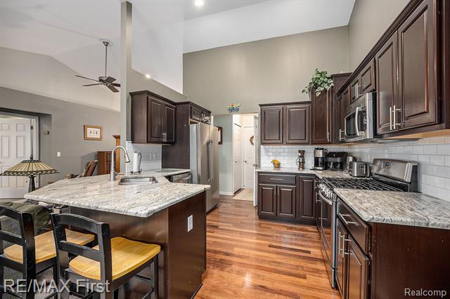 Builiding view seven for 47231 Admirals Cove, New Baltimore, MI. 48051