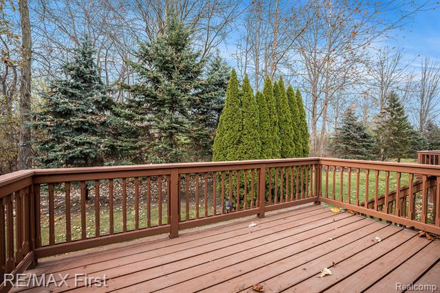 Builiding view sixteen for 47231 Admirals Cove, New Baltimore, MI. 48051