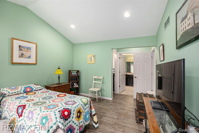 Builiding view twelve for 47231 Admirals Cove, New Baltimore, MI. 48051