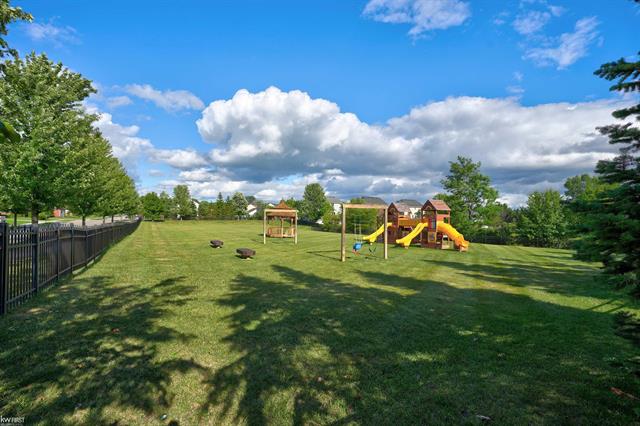 Builiding view sixty seven for 4121 Ash Tree, Howell, MI. 48843