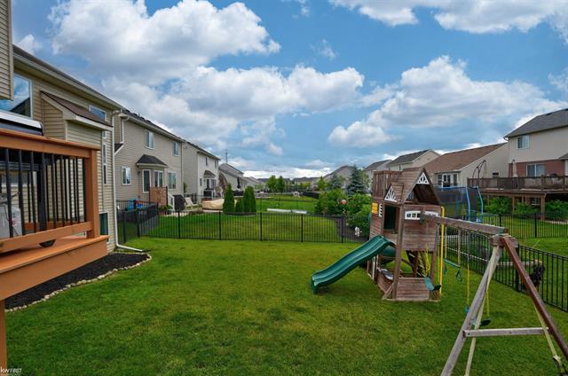 Builiding view sixty for 4121 Ash Tree, Howell, MI. 48843