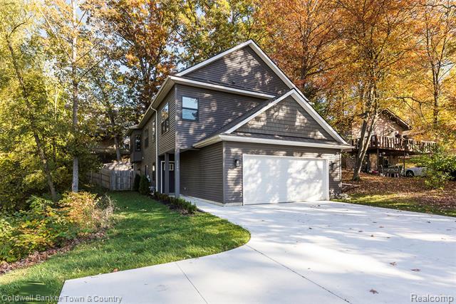 Builiding view fifty nine for 1293 Brighton Lake, Brighton, MI. 48116