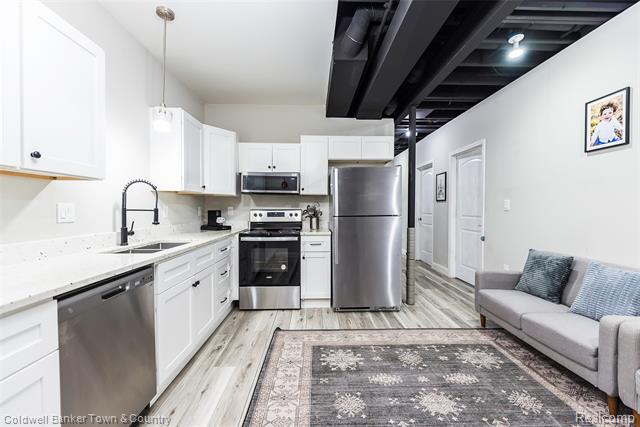 Builiding view fifty one for 1293 Brighton Lake, Brighton, MI. 48116