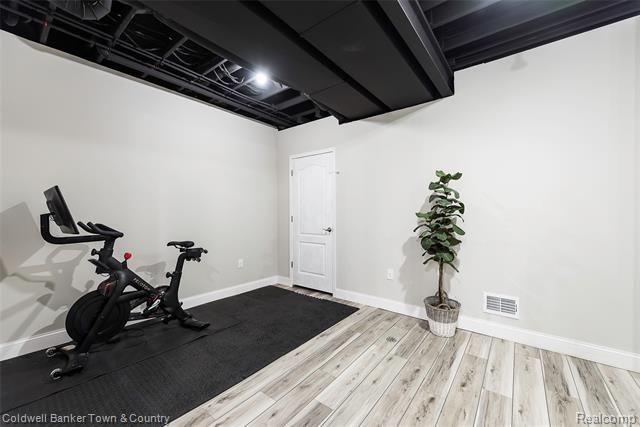 Builiding view forty eight for 1293 Brighton Lake, Brighton, MI. 48116